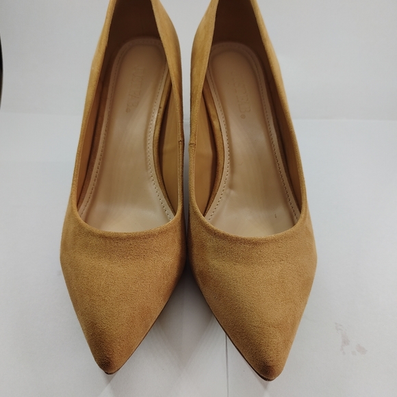 JustFab Jenika Golden Size 7 Heel - Picture 3 of 3